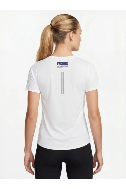 Nike Спортивная футболка, цвет: белый